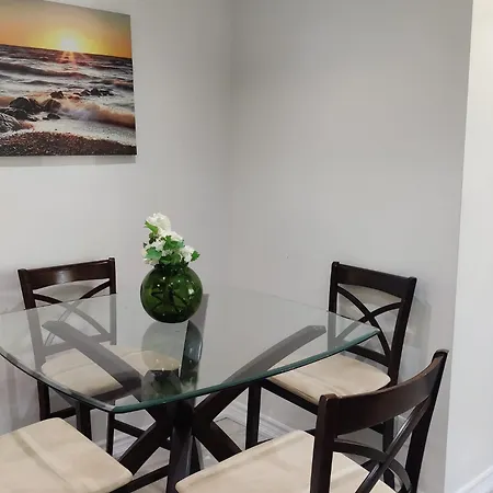 Spacious Mbr Near Kennedy Subway & Go